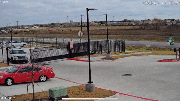 Shooting during car repossession incident in Manor, Texas caught on camera