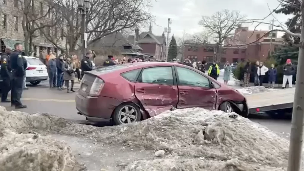 St Paul police say vehicle possibly pursued by federal agents crashes downtown