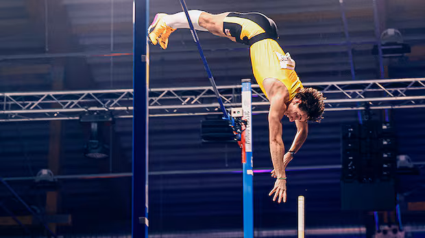 Mondo Duplantis sets a new pole vault world record of 6.31m at an indoor competition in Sweden.