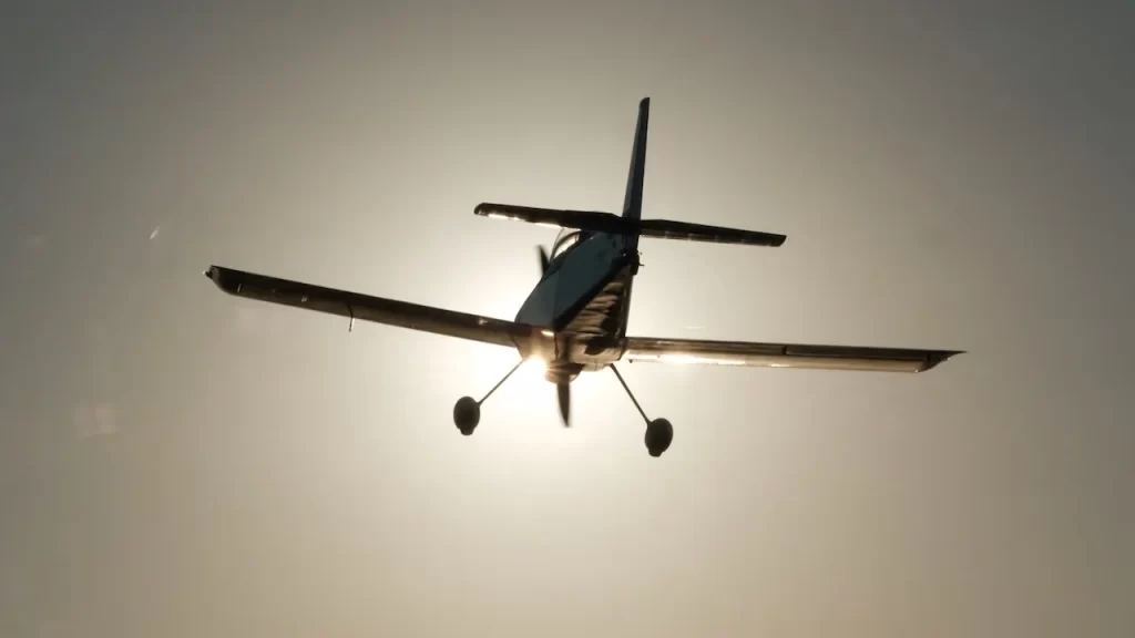 At least 2 dead after plane crashes near Gulf Shores Saturday night