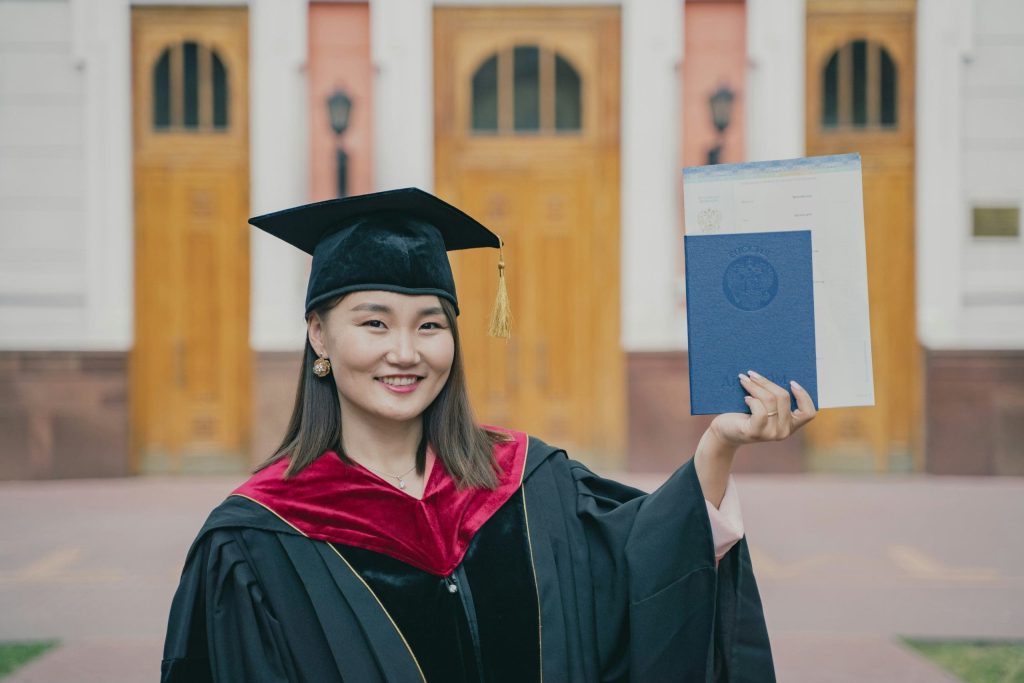 How Advanced Education Degrees Prepare You for Leadership Roles