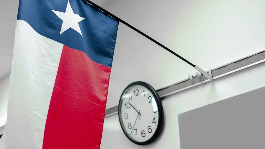 Texas substitute teacher charged with improper student relationship