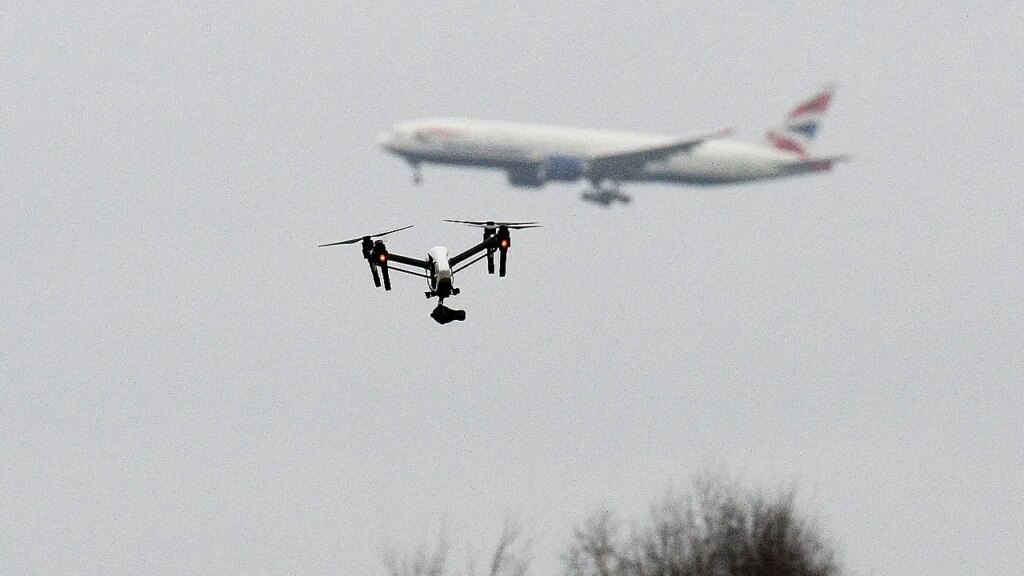 JetBlue flight reports drone strike near JFK, FAA investigates