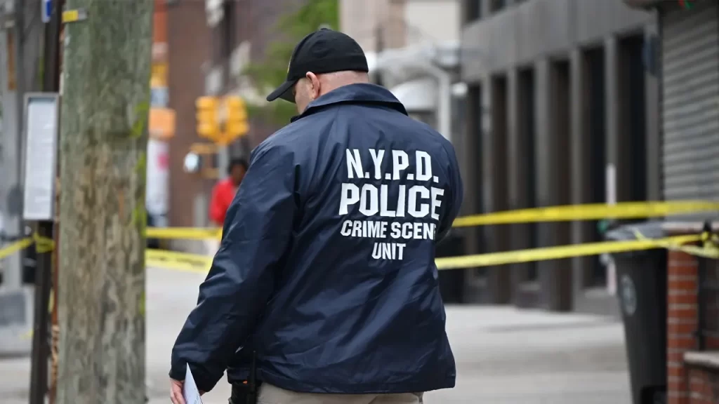 NYPD detective shot during armed standoff with gunman in Brooklyn: police